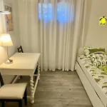 Tatil Evi Superbe Rez-de-villa 6p Calme & A Pied Le Pradet