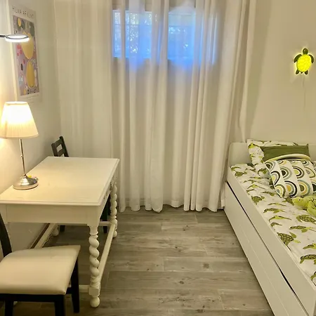 Tatil Evi Superbe Rez-de-villa 6p Calme & A Pied Le Pradet